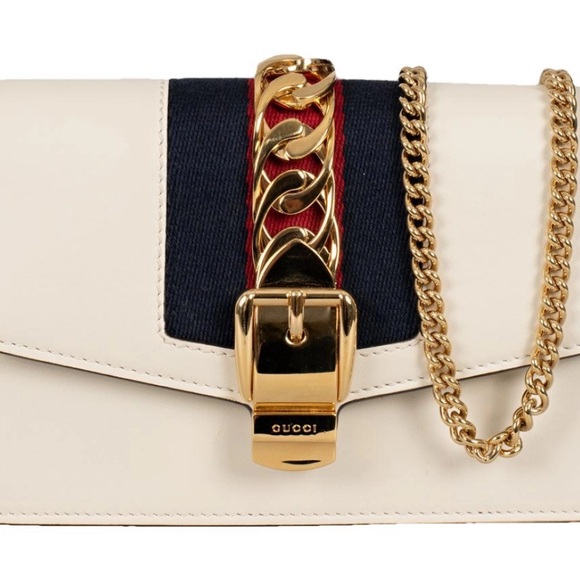 ✨💎GORGEOUS💎✨ GUCCI Sylvie chain crossbody w/ COA, Dustbag & GWP. - Picture 2 of 12